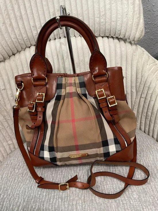 Burberry bags - Picture 9 of 16